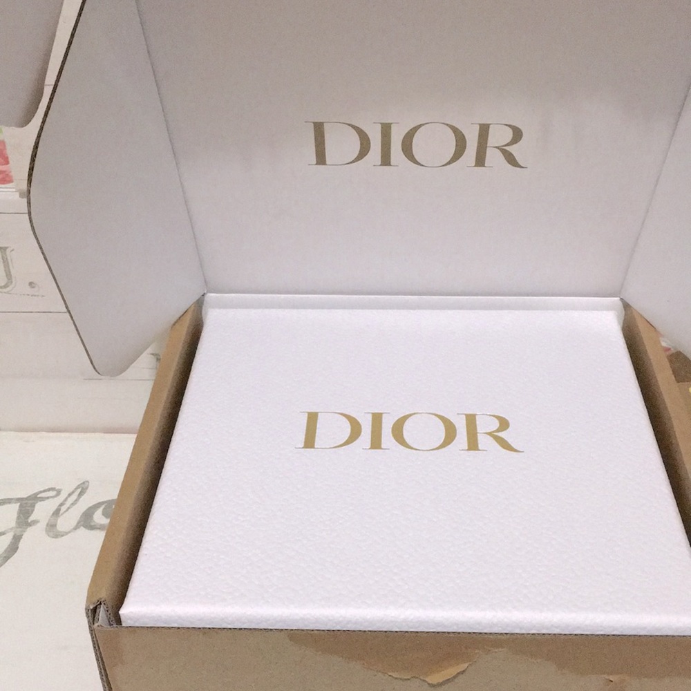 Brand New! DIOR Red White & Gold Medium Gift Box/Tissue/Envelope & Ribbon! π - Picture 10 of 12